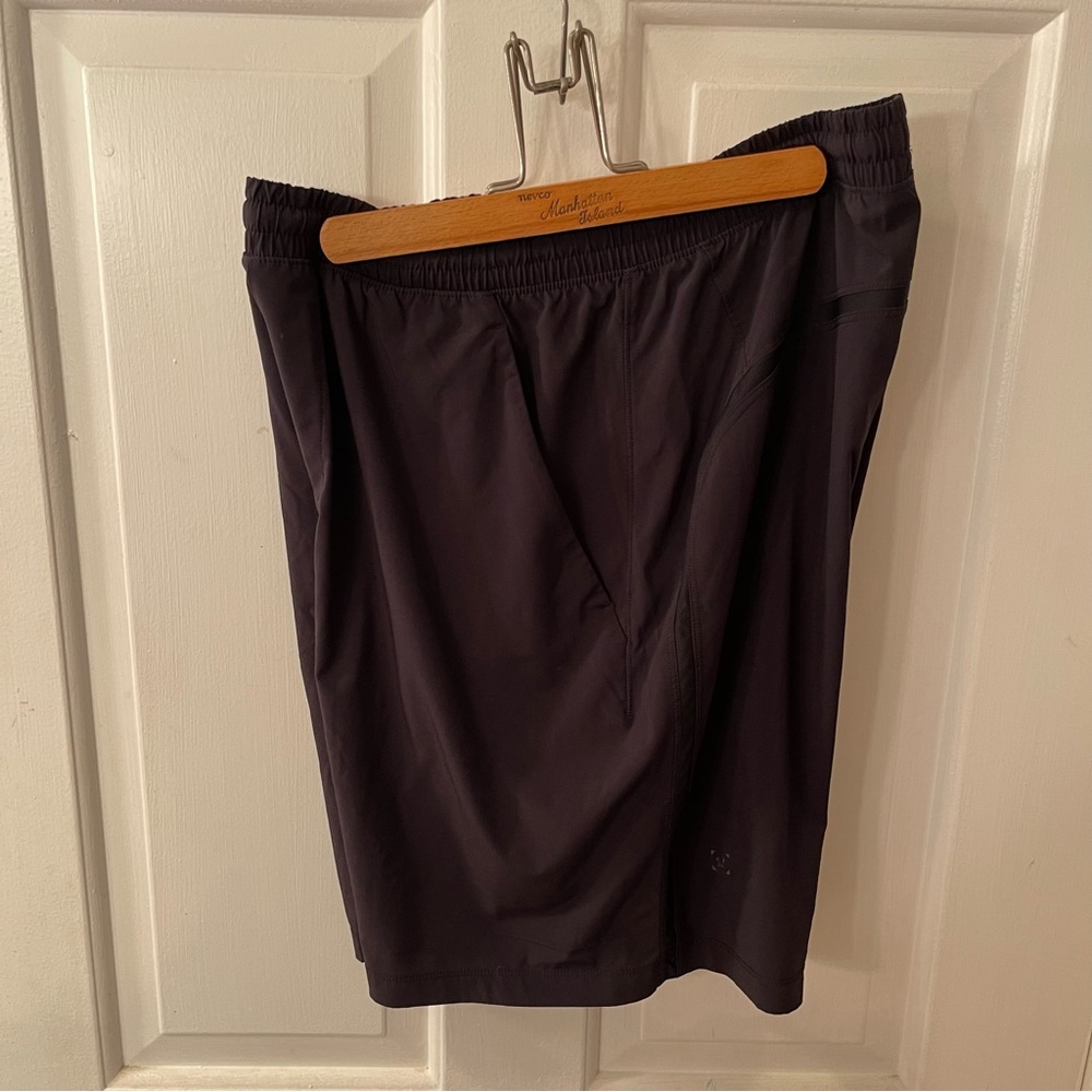 BARELY WORN black 9” Lululemon shorts, mens medium. No liner.